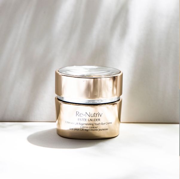 珍稀「極地雙花后」全面消滅眼周紋路、浮腫、黑眼圈！雅詩(shī)蘭黛白金級(jí)煉金花秘眼霜受封擦的「眼部加濕器」，一抹重啟24小時(shí)水循環(huán)～ ,stylechina.com