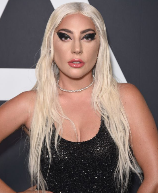 Lady Gaga剛在Instagram上發(fā)布了一個(gè)新的不化妝自拍，她看起來完全無法識別 ,stylechina.com