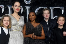 安吉麗娜·朱莉（Angelina Jolie）身著最華麗的絲滑連衣裙，與孩子們一起郊游 中網(wǎng)時尚,stylechina.com